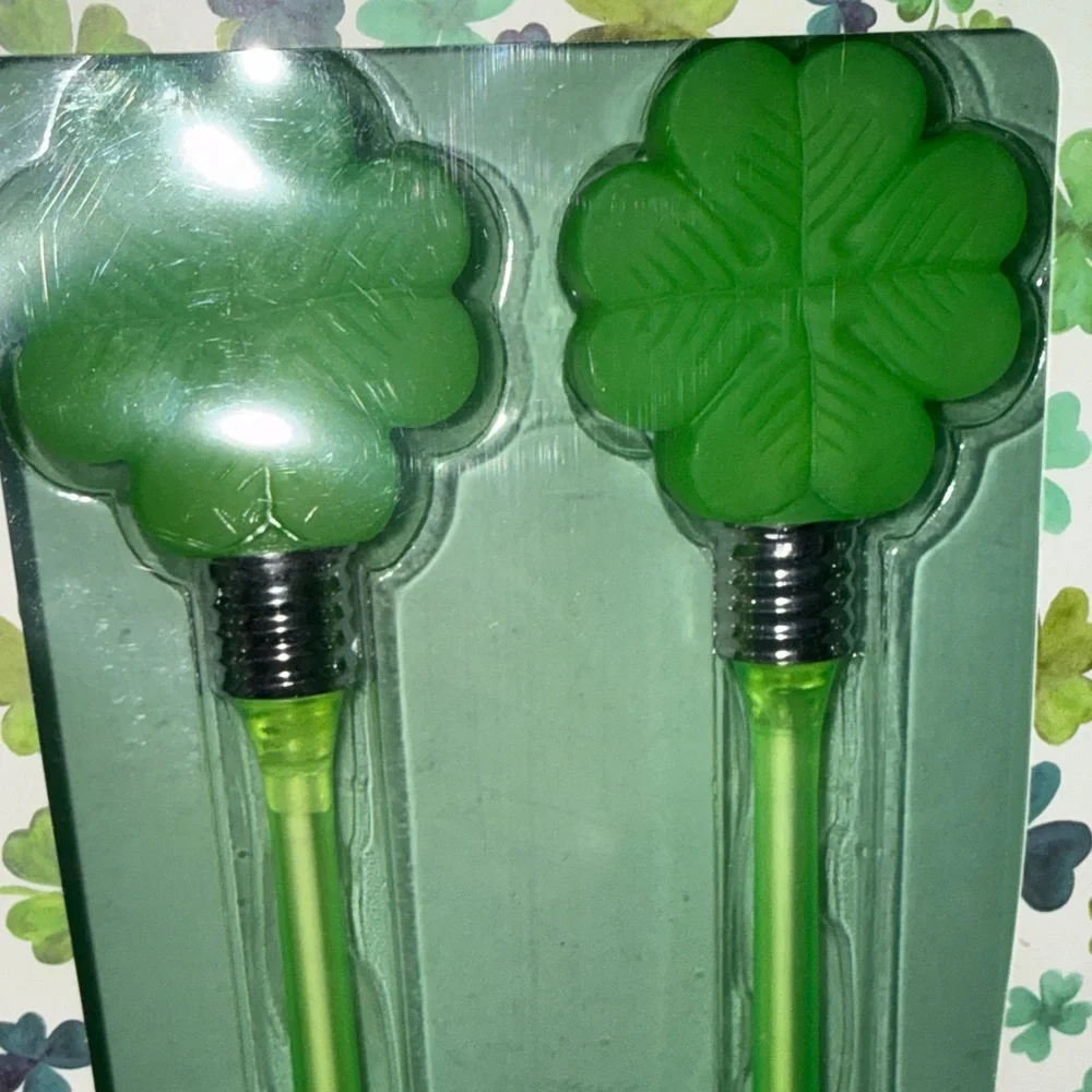 St Patrick’s Day Bundle Sparkly 4X6 wooden frame & 2 Pk Light up pens